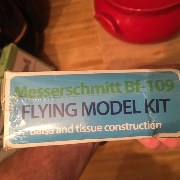 Messerschmitt Bf-109 model airplane kit - Picture 3 of 4